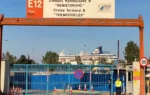 Κινητοποίηση στον Πειραιά για την άφιξη του Crown Iris: Διαδηλωτές προσπαθούν να αποτρέψουν την αποβίβαση Ισραηλινών τουριστών