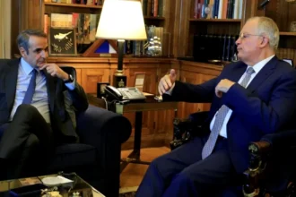 Μητσοτάκης σε Τασούλα: Αποκλιμάκωση στις τιμές των καυσίμων