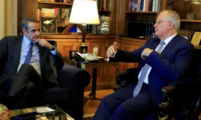 Μητσοτάκης σε Τασούλα: Αποκλιμάκωση στις τιμές των καυσίμων