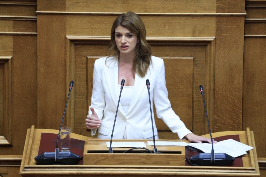 Η Νοτοπούλου διαψεύδει ότι ζήτησε να μετρηθεί δημοσκοπικά ως υποψήφια με το ΠΑΣΟΚ