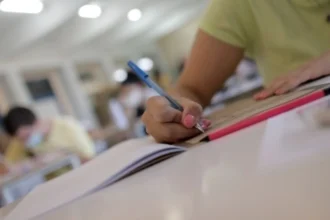 Πανελλαδικές 2026: Πού αναμένεται άνοδος και πού πτώση των βάσεων – Οι τέσσερις ταχύτητες