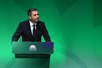 ΠΑΣΟΚ: Πολιτικό Συμβούλιο με αντιπαραθέσεις και ισχυρές αποφάσεις με τη δημιουργία «ομάδας κρούσης»