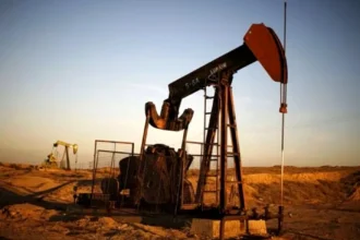 Πετρέλαιο: Με άλμα πάνω από 3,5% απαντούν οι τιμές Brent και WTI στην αναζωπύρωση της έντασης στη Μέση Ανατολή