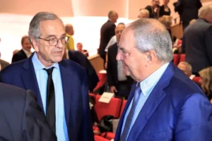«Πολιτική σύναξη» στην παρουσίαση του βιβλίου του Μιχάλη Σάλλα: Τετ α τετ Σαμαρά – Καραμανλή