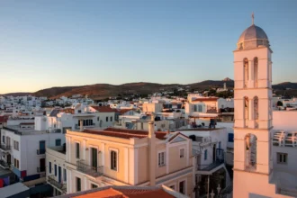Σε κατάσταση έκτακτης ανάγκης λόγω λειψυδρίας και η Τήνος – «Να καταργηθούν οι ιδιωτικές πισίνες» ζητά ο δήμαρχος