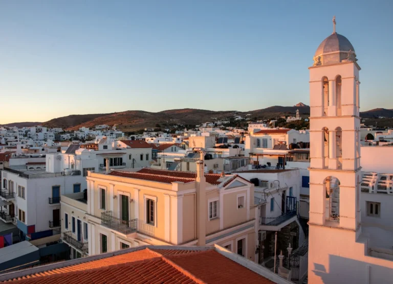 Σε κατάσταση έκτακτης ανάγκης λόγω λειψυδρίας και η Τήνος – «Να καταργηθούν οι ιδιωτικές πισίνες» ζητά ο δήμαρχος