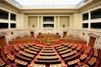 Στη Βουλή το αίτημα για την άρση ασυλίας του Δημήτρη Αβραμόπουλου