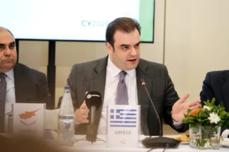 Συνάντηση του Υπουργού Εθνικής Οικονομίας και Οικονομικών και Προέδρου του Eurogroup Κυριάκου Πιερρακάκη με τονΥπουργό Εμπορίου και Βιομηχανίας της Ινδίας Piyush Goyal