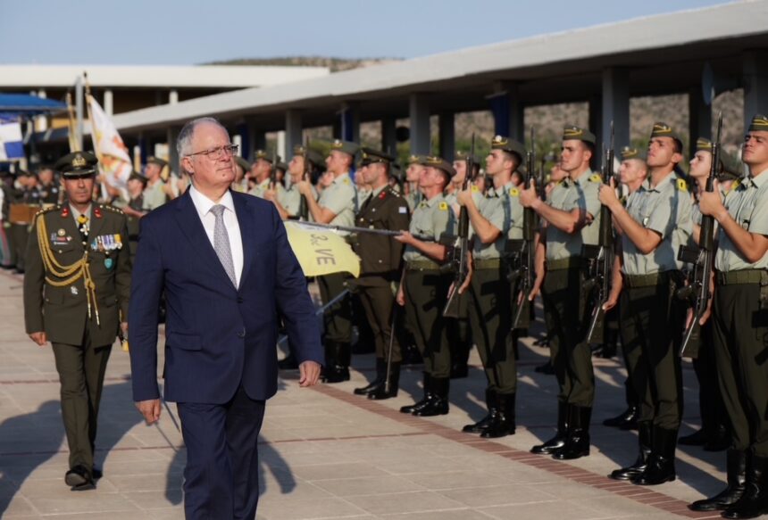 Κωνσταντίνος Τασούλας: Απένειμε τα ξίφη στους ανθυπολοχαγούς τάξεως 2026 στη Στρατιωτική Σχολή Ευελπίδων (Εικόνες)