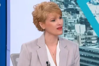 Θεώνη Κουφονικολάκου : Ψευδής η δήλωση ότι ο Τσίπρας δεν δέχτηκε να φορολογήσει τους εφοπλιστές – Τι απαντά στον Χ. Δούκα