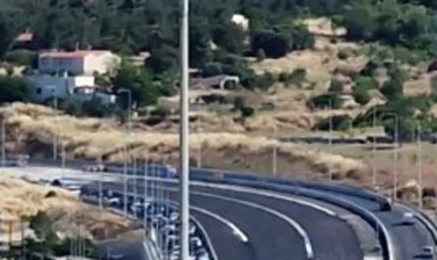 Θεσσαλονίκη: Άνοιξε ο Περιφερειακός και στα δύο ρεύματα μετά την κατεδάφιση της γέφυρας Πανοράματος
