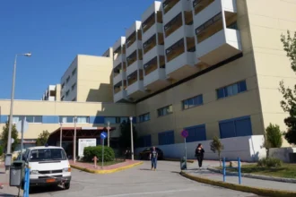 Άγριο σκηνικό στο Θριάσιο Νοσοκομείο: Ρομά τα έκαναν γυαλιά καρφιά γιατί καθυστερούσε μια εξέταση