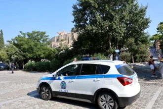 Άνδρας με μαχαίρι τραυμάτισε δύο Ελληνοαμερικανούς τουρίστες στην Ακρόπολη