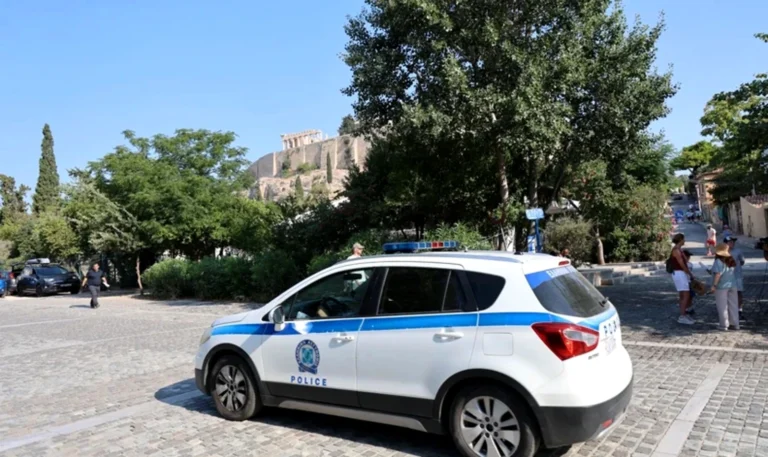 Άνδρας με μαχαίρι τραυμάτισε δύο Ελληνοαμερικανούς τουρίστες στην Ακρόπολη