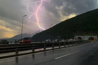 Καιρός: Έρχονται ισχυρές καταιγίδες, χαλάζι και κεραυνοί από αύριο σε Θεσσαλονίκη, Χαλκιδική, Πιερία και Ημαθία – Έκτακτο δελτίο της ΕΜΥ