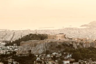 Καιρός: Ισχυροί άνεμοι, αφρικανική σκόνη και θερμοκρασία στους 39 βαθμούς Κελσίου – Η πρόγνωση των επόμενων ημερών