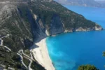 Κατολίσθηση στον Μύρτο Κεφαλονιάς: Βράχοι και χώματα κατέληξαν στην παραλία – Δείτε βίντεο