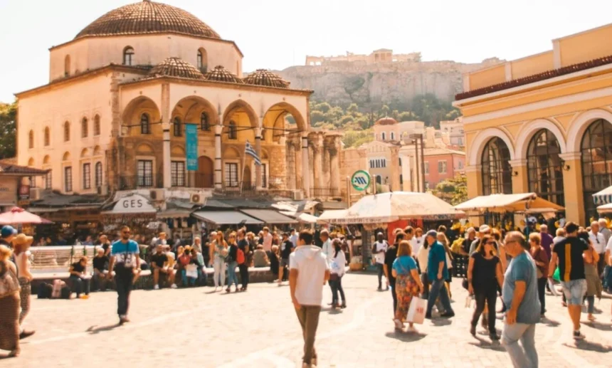 Μοναστηράκι: Εντοπίστηκε ύποπτη βαλίτσα μπροστά από κατάστημα – Αποκλείστηκε η περιοχή