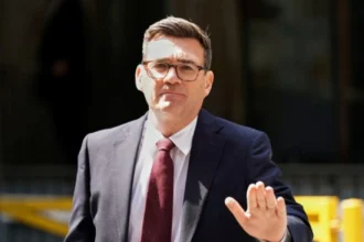 Νέα εποχή στη Βρετανία: Ο Άντι Μπέρναμ αποκεντρώνει την πρωθυπουργία με έδρα στο Μάντσεστερ