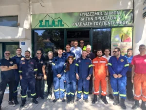 Ο Δήμαρχος Β. Ξυπολυτάς παρέδωσε αναπνευστικές μάσκες και γάντια δασοπυρόσβεσης στις Εθελοντικές ομάδες των Δήμων – Μελών του ΣΠΑΠ