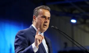 Παπασταύρου για φωτιά στο Ωραιόκαστρο: Αποκύημα της φαντασίας της Καρυστιανού οι ανεμογεννήτριες