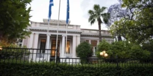 Προεδρικό Μέγαρο: “Τις εκλογές θα τις κάνει τον Μάιο” – Οι διάλογοι των πολιτικών αρχηγών