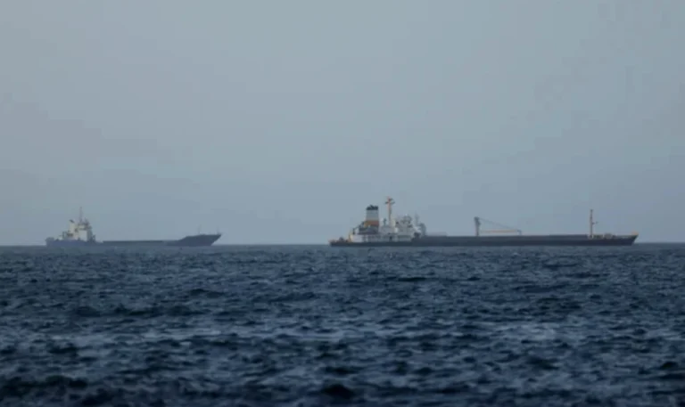 Στενά του Ορμούζ: Δεξαμενόπλοιο χτυπήθηκε από άγνωστο βλήμα