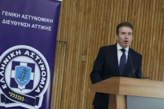 Τέλος εποχής για τα μπλοκάκια της Τροχαίας: Άμεσος έλεγχος, ψηφιακή αφαίρεση διπλώματος, αποστολή με SMS