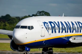 Θεσσαλονίκη: Η ανακοίνωση της Ryanair για το ατύχημα με το σπασμένο παράθυρο και τον τραυματισμό επιβάτη