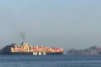 Θρίλερ στα Στενά του Ορμούζ: Το Ιράν χτύπησε πλοίο με σημαία Κύπρου, αγνοείται μέλος του πληρώματος