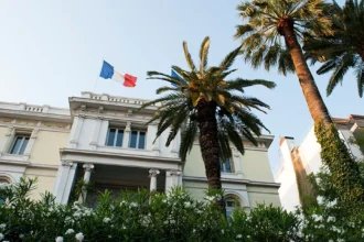 Τηλεφώνημα για βόμβα στην πρεσβεία της Γαλλίας